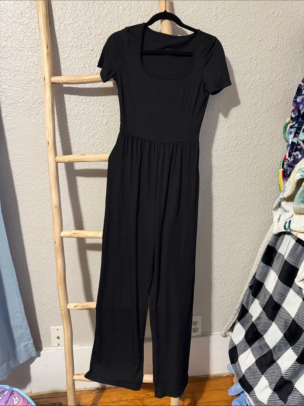 Women’s Black Short-Sleeve Scoop Neck Jumpsuit